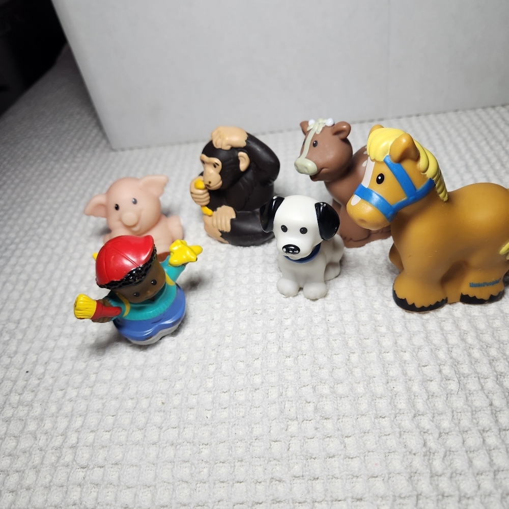 Assorted Little People Animals And Vintage Charactor Lot 6 Piece